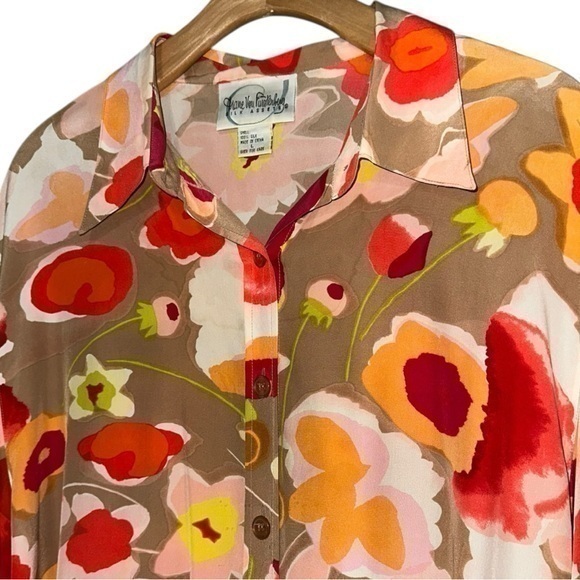 Diane Von Furstenberg Tops - Diane Von Furstenberg Vintage Women’s Size L Retro Floral Silk Button Down Shirt